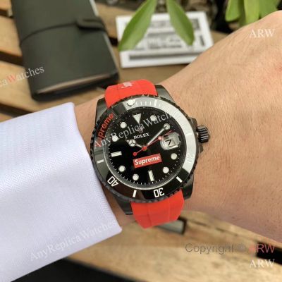 High quality Replica Rolex Submariner &Supreme Different Design Strap Black Design Face Dial With Red Supreme Black Ceramic Bezel watch strap is printed with red Supreme Fashion Watch
